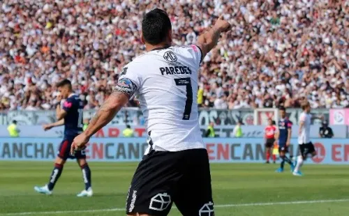 Paredes celebró su récord goleador ante una de sus víctimas favoritas: Universidad de Chile.