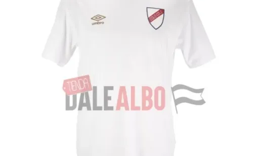 Polera blanca 95 años