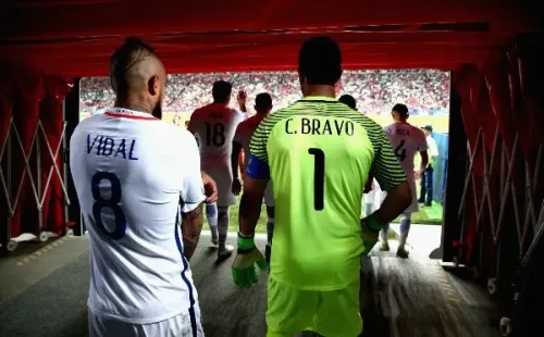 Arturo Vidal y Claudio Bravo en la Roja