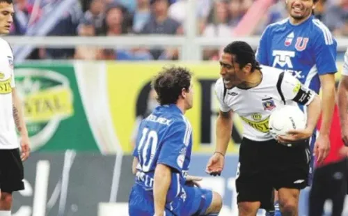 Kalule encaró a Montillo tras una falta en el clásico para evitar una expulsión. Ese partido, Colo Colo lo ganó 1 a 0 con gol de Paredes.