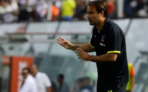 Jose Luis Sierra en la banca de Colo Colo