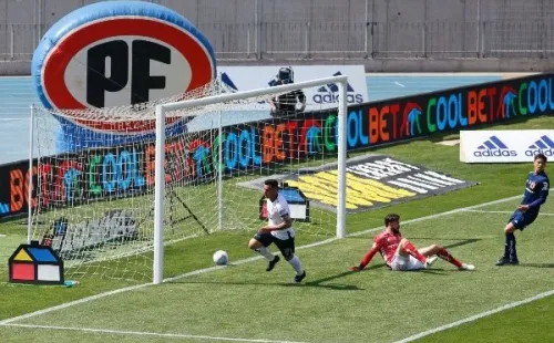 Esteban Paredes ante la U