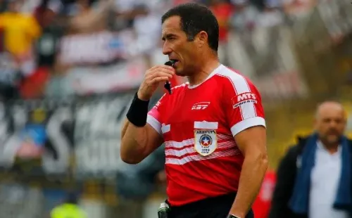 Christian Rojas dirigiendo a Colo Colo