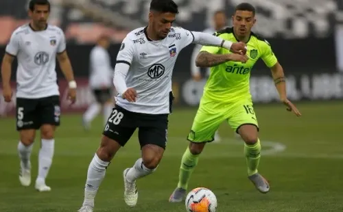 Colo Colo derrotó hoy a Peñarol por Copa Libertadores y el nombre de algunos hinchas aparecieron en las mangas de la camiseta.