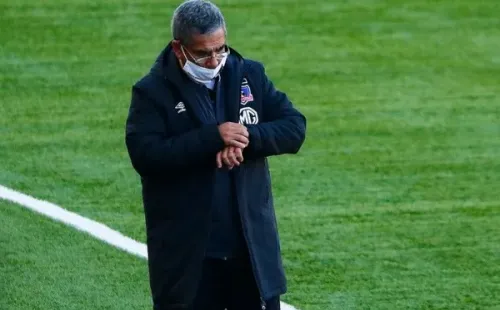 Gualberto Jara en la banca de Colo Colo