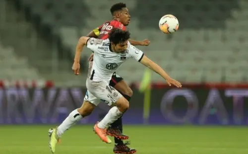 Matías Fernández ante Athletico Paranaense