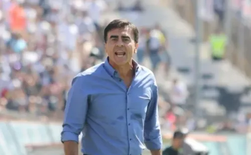 Gustavo Quinteros en el estadio Monumental