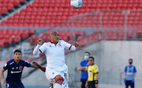 Humberto Suazo se perdió un penal ante la U. / FOTO: Agencia Uno