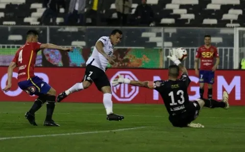Esteban Paredes le dio la victoria a Colo Colo en su último enfrentamiento con Unión Española.