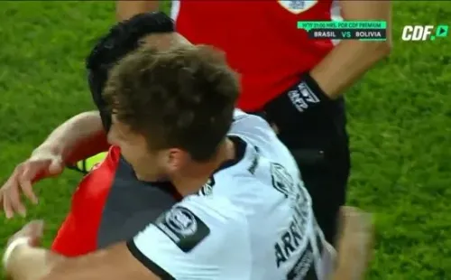 Esteban con Luciano, un abrazo que significa mucho. | Foto: Captura