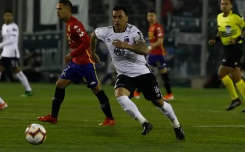 Esteban Paredes ante Unión Española