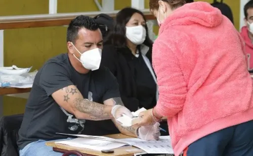 Paredes cumpliendo su deber cívico.