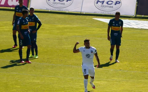 Marcos Bolados celebrando el gol que le dio el empate a Colo Colo ante Everton.