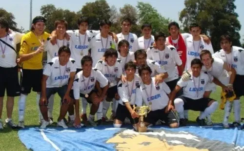 César Pinares siendo campeón en Colo Colo Sub 19