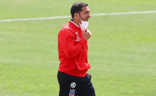 Walter Lemma tuvo que dirigir gran parte del partido por la expulsión de Gustavo Quinteros / FOTO: Agencia Uno