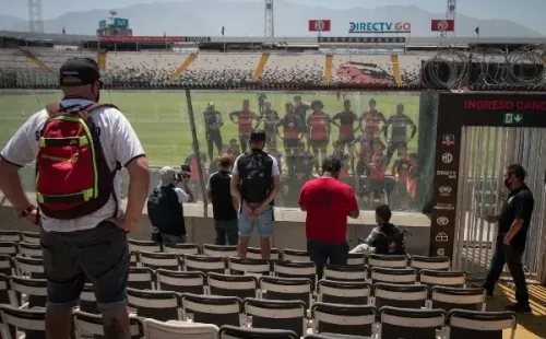 Hinchas y socios con el plantel de honor