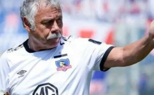 Carlos Humberto Caszely con la camiseta de Colo Colo