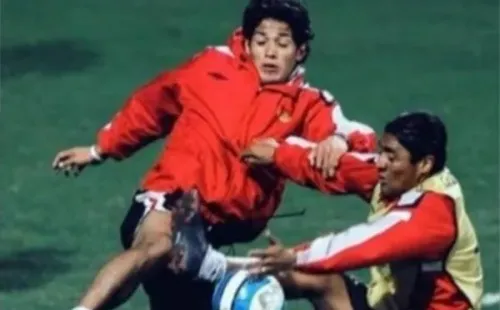 Rodrigo Meléndez marcando a Matías Fernández | Foto: Archivo