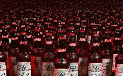 Las distintas botellas enviadas por Budweiser