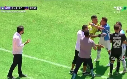 El reclamo de Carlos Muñoz a Gustavo Quinteros