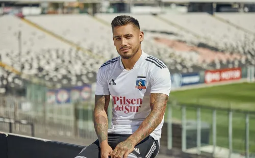 Marcos Bolados con la camiseta local del Cacique. | Foto: Colo Colo