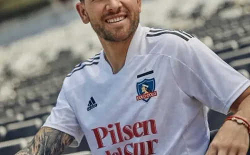Matías Zaldivia posando con la nueva camiseta. (Fuente: Adidas)