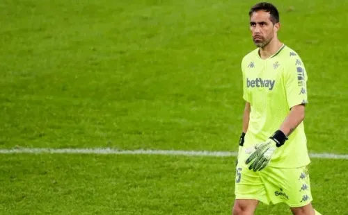 Claudio Bravo está recuperándose de una lesión | Foto: archivo