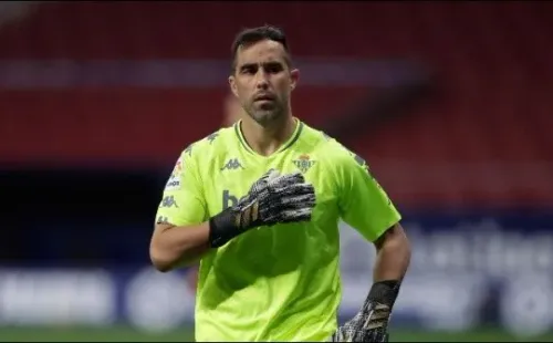 Claudio Bravo estará fuera de las canchas hasta febrero | Foto: archivo