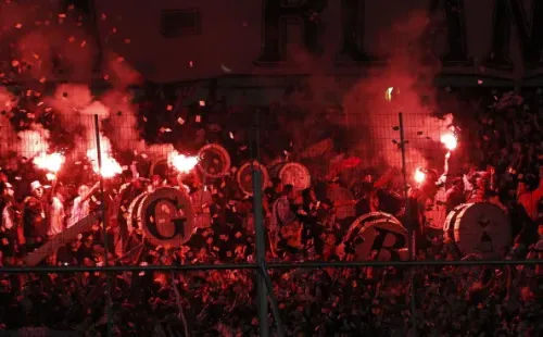 Monumental repleto