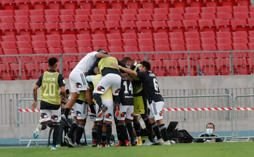Todo el plantel festejó el gol de Leonardo Gil | Foto: Agencia Uno