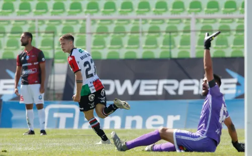 Bruno Barticciotto tuvo un debut soñado en el profesionalismo con la camiseta de Palestino. | Foto: Agencia UNO.