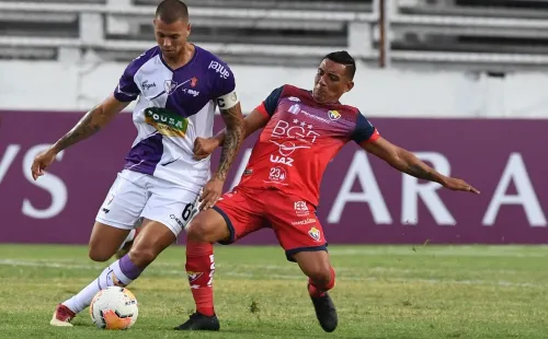 Leo Coelho en canchas uruguayas