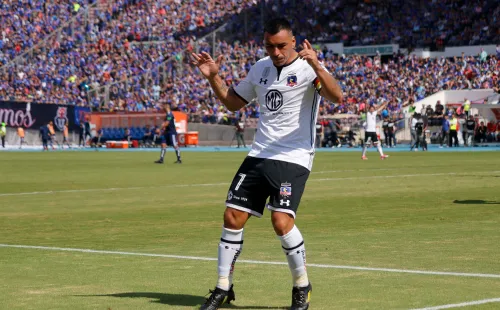 La icónica celebración de Paredes ante un Nacional lleno de hinchas azules. | Foto: Agencia UNO.