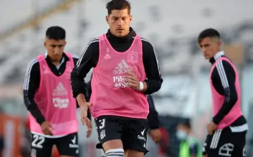 Miiko Albornoz se prepara para entrar al once titular de Colo Colo. | Foto: Agencia UNO.