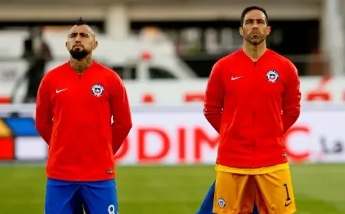 Arturo Vidal igual a Claudio Bravo con los títulos en su carrera