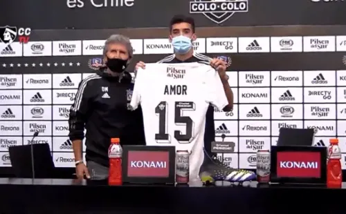 Emiliano Amor fue presentado en Colo Colo / FOTO: Colo Colo TV
