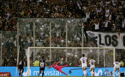 Ya pasó demasiado tiempo desde que el Monumental recibió a los hinchas de Colo Colo. | Foto: Agencia UNO.