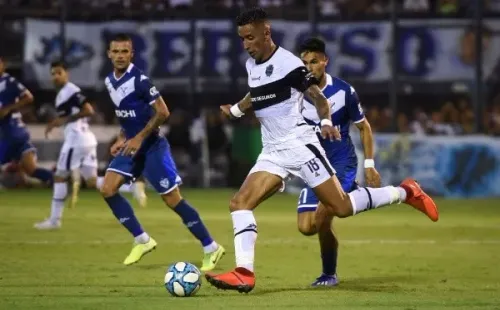 Lucas Barrios lleva dos goles esta temporada con Gimnasia / FOTO: Getty Images