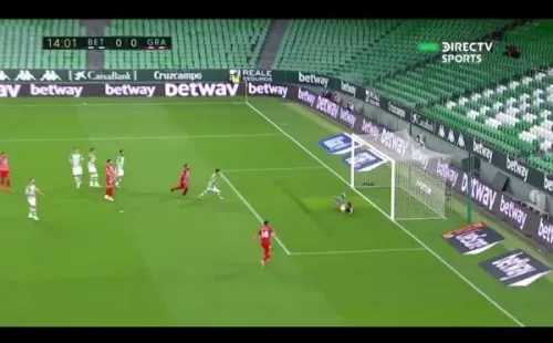 Claudio Bravo evitando la apertura de la cuenta | Foto: captura