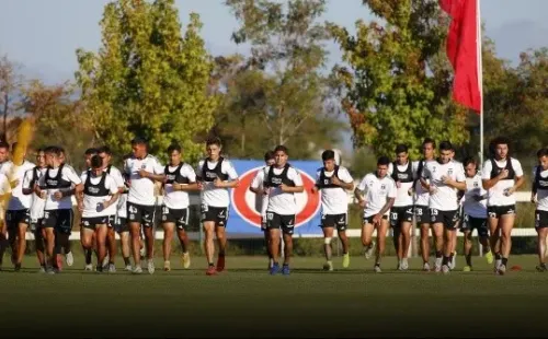 Quinteros tendrá prácticamente dos jugadores por puesto en este 2021. | Foto: Colo Colo.