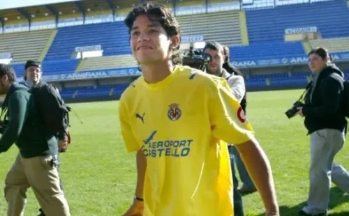 Tras deslumbrar al continente y convertirse en el mejor jugador de América el 2006, el Villarreal se hizo con los servicios del 14 tras desembolsar 9 millones de dólares.Fuente: Archivo.