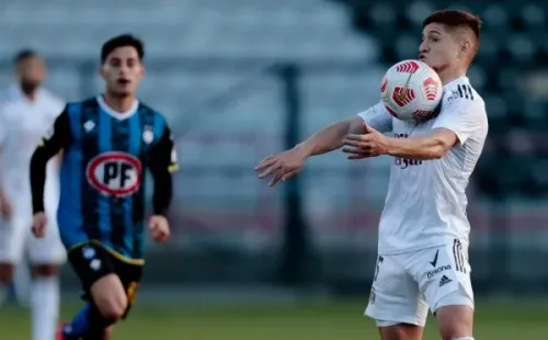 Leonardo Gil tuvo otra gran participación en Colo Colo / FOTO: Agencia Uno