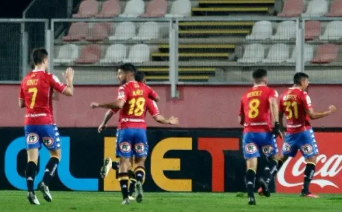 Navarrete celebrando la apertura de la cuenta: Agencia UNO.