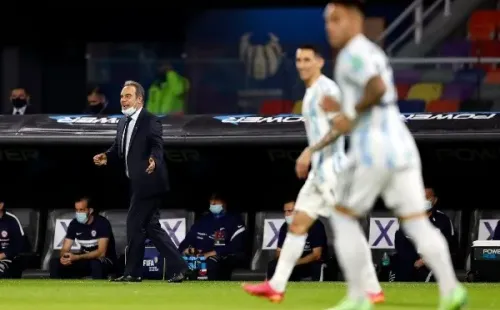 Martín Lasarte en su debut en la selección