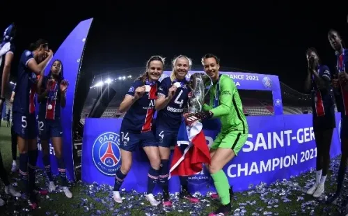 Tiane Endler bajó su primer título de liga con el cuadro de París. Fuente: Twitter PSG.