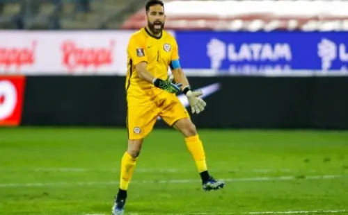 Claudio Bravo contra la CONMEBOL