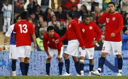 La curiosa camiseta que usó la Roja en medio de sus problemas con Brooks en el 2007. | Foto: Archivo.
