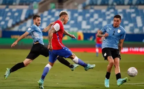 Eduardo Vargas abrió la cuenta con un golazo. | Foto: Getty Images.