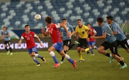 Luciano Arriagada entró con muchas ganas ante Uruguay / FOTO: ANFP