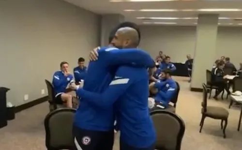 Claudio Bravo y Gary Medel